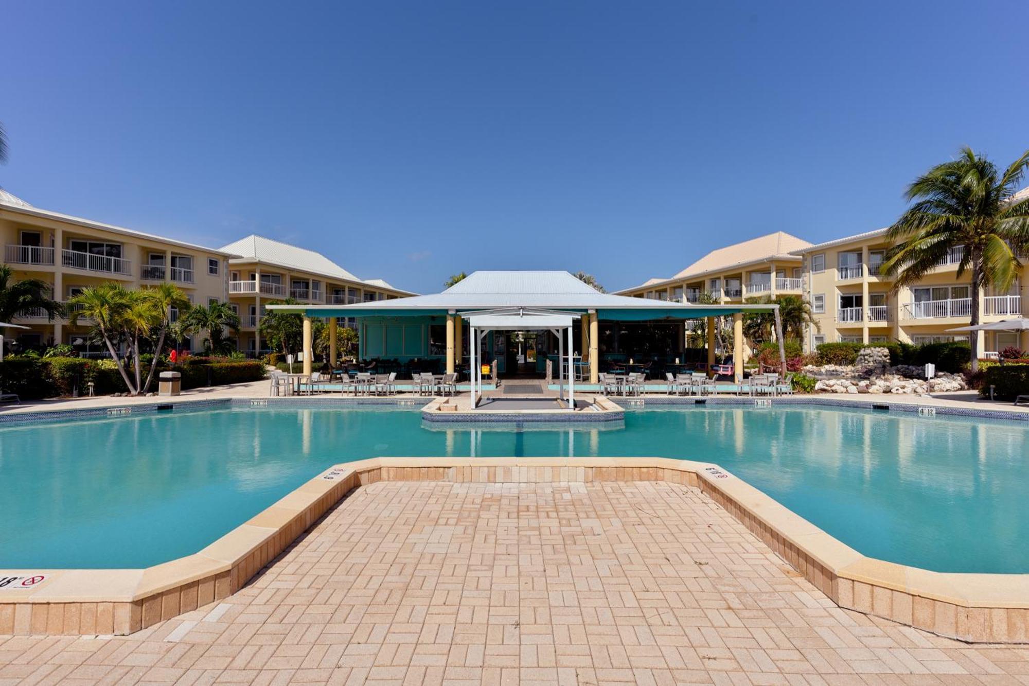 The Grand Caymanian Resort George Town Bagian luar foto