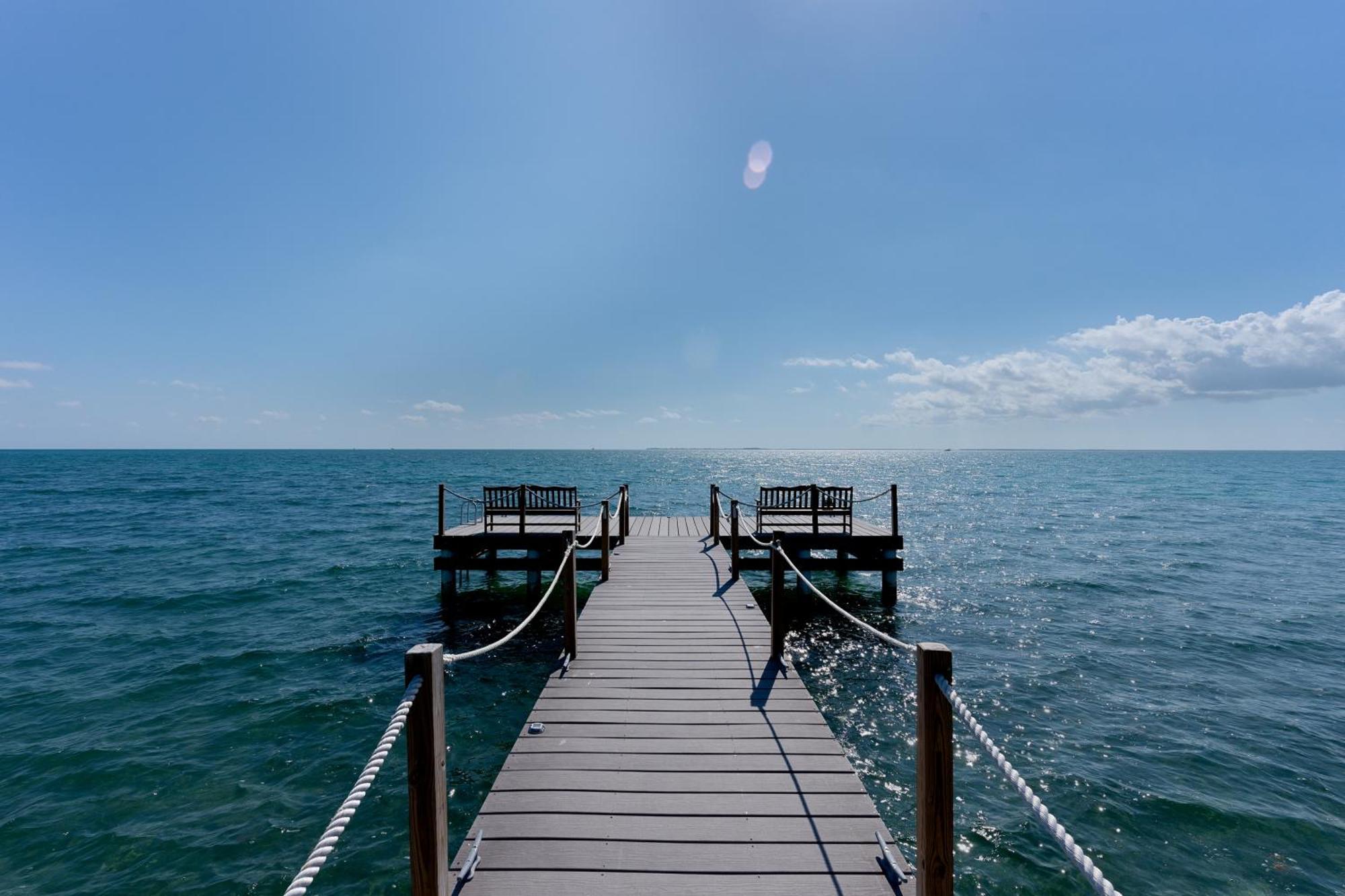 The Grand Caymanian Resort George Town Bagian luar foto