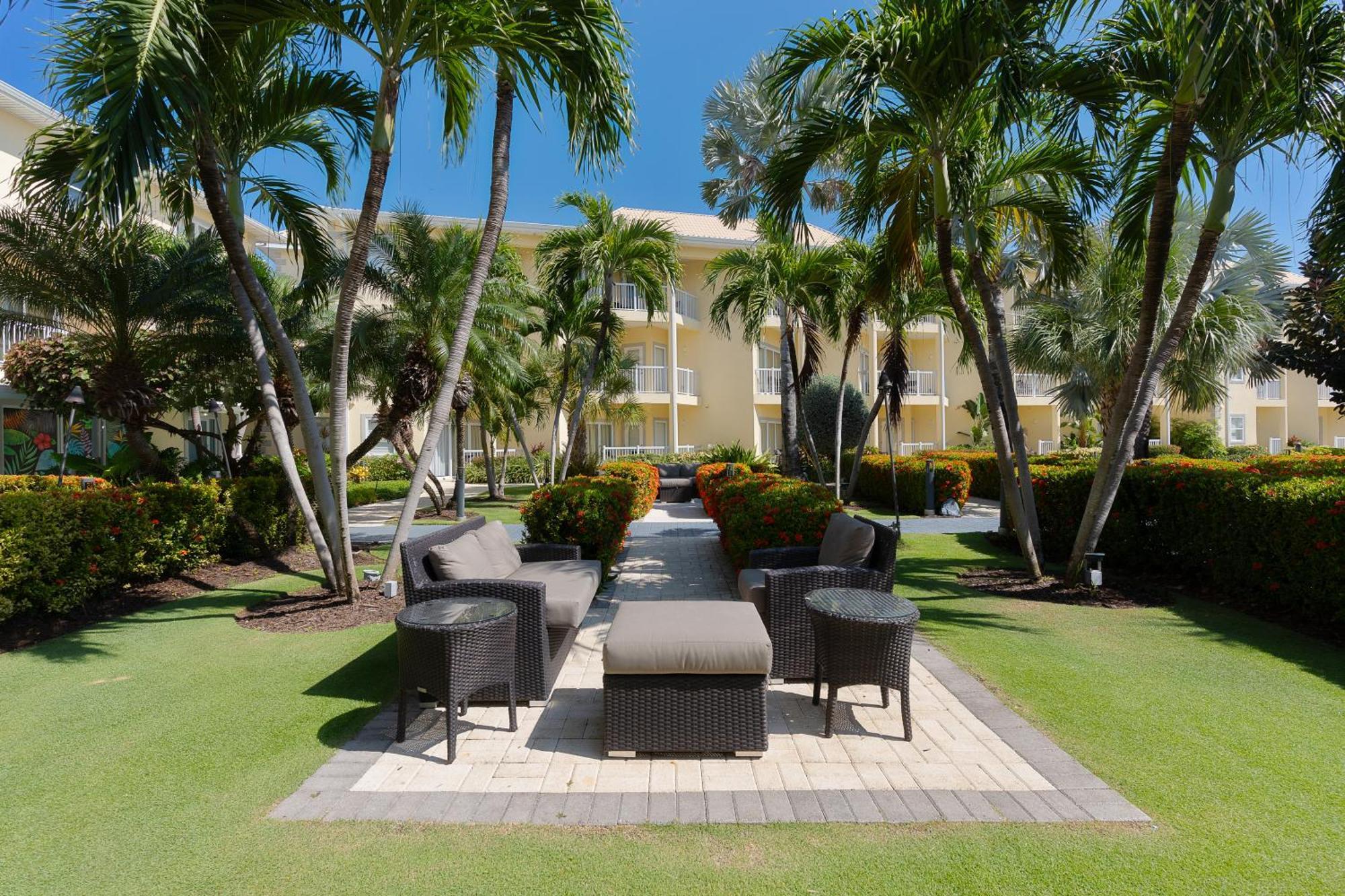 The Grand Caymanian Resort George Town Bagian luar foto